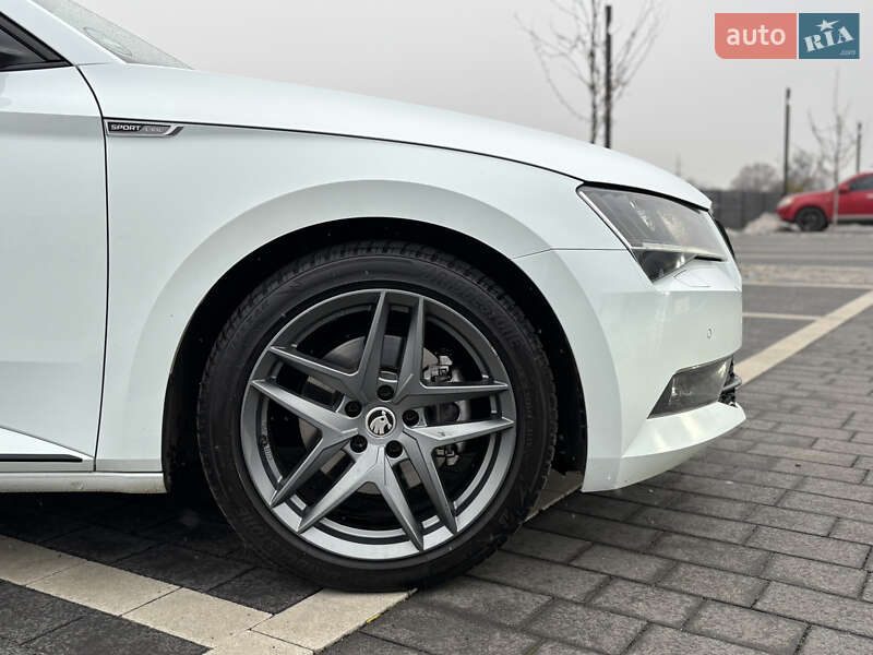Універсал Skoda Superb 2017 в Ужгороді