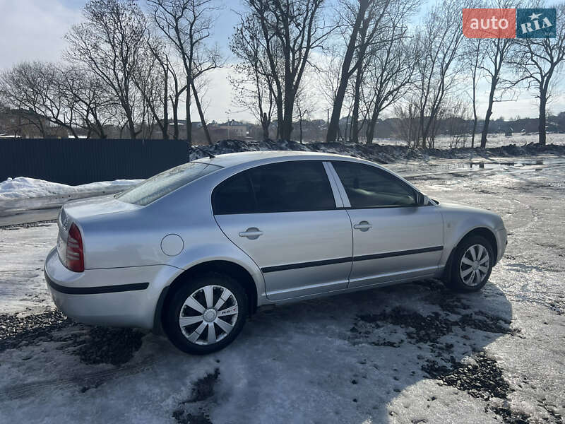 Лифтбек Skoda Superb 2005 в Львове