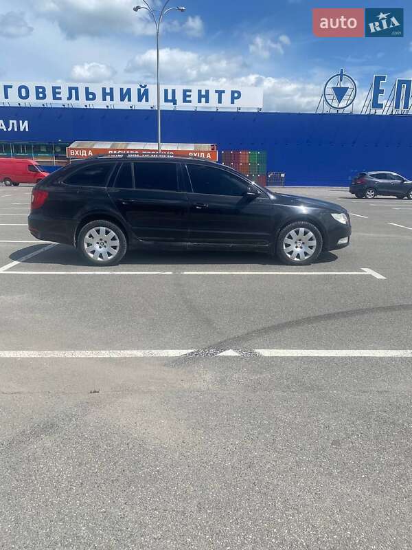 Універсал Skoda Superb 2011 в Кам'янець-Подільському