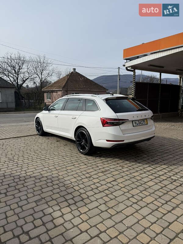 Универсал Skoda Superb 2020 в Сваляве