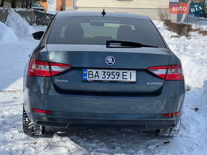 Лифтбек Skoda Superb 2016 в Кропивницком