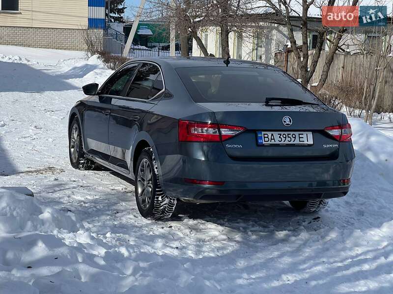 Лифтбек Skoda Superb 2016 в Кропивницком