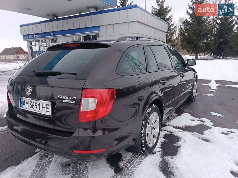 Універсал Skoda Superb 2012 в Черняхові