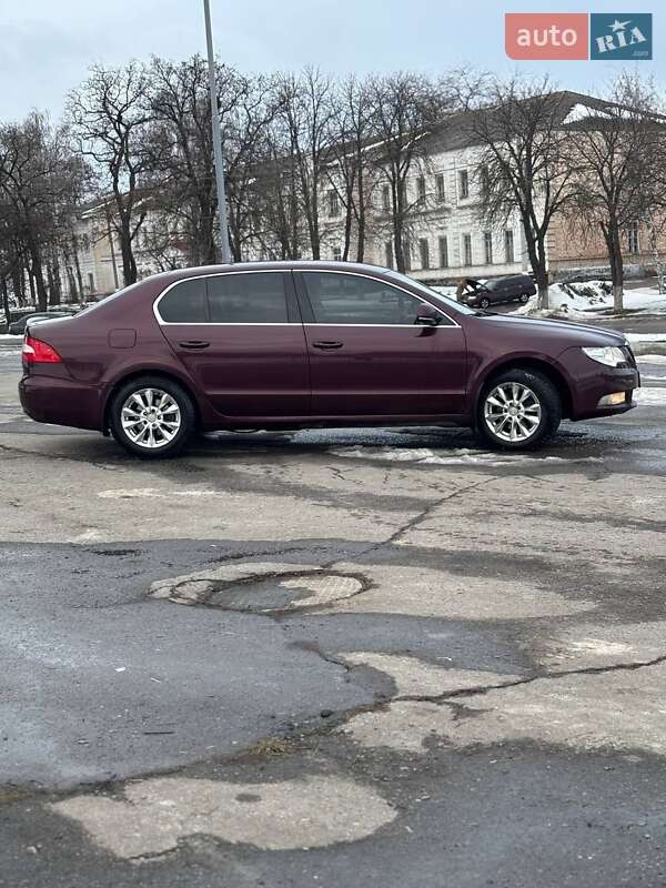Лифтбек Skoda Superb 2009 в Ромнах