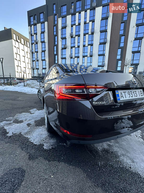 Лифтбек Skoda Superb 2016 в Ивано-Франковске