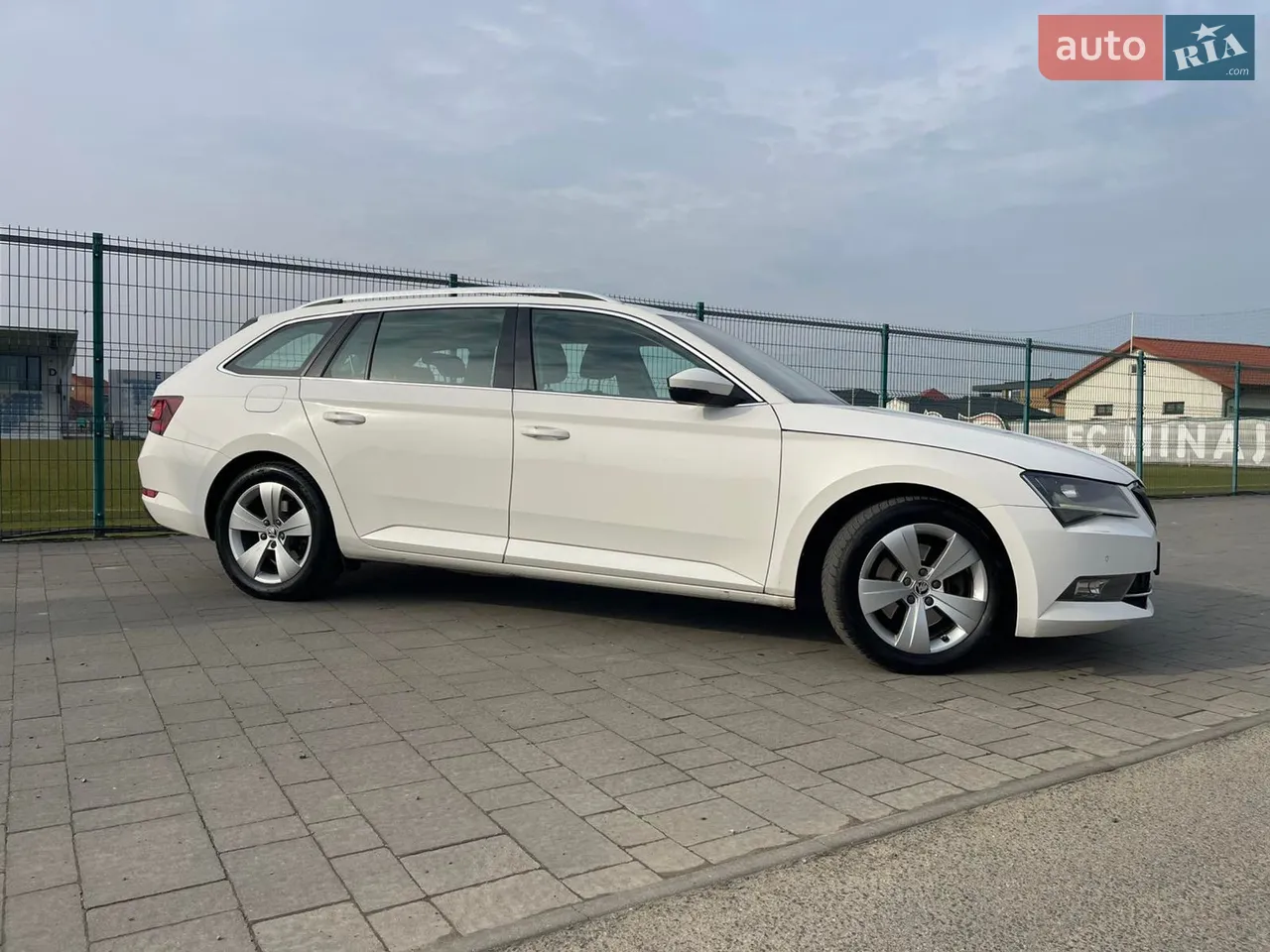 2017 Skoda Superb - мініатюра 12