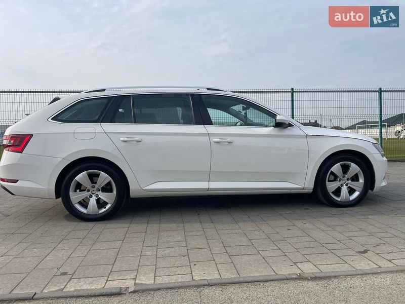 Універсал Skoda Superb 2016 в Ужгороді