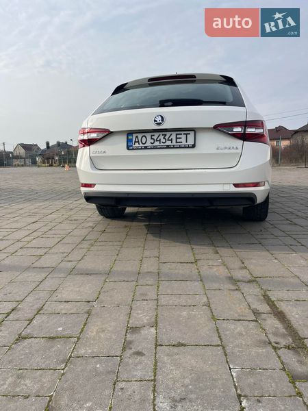 Універсал Skoda Superb 2016 в Ужгороді