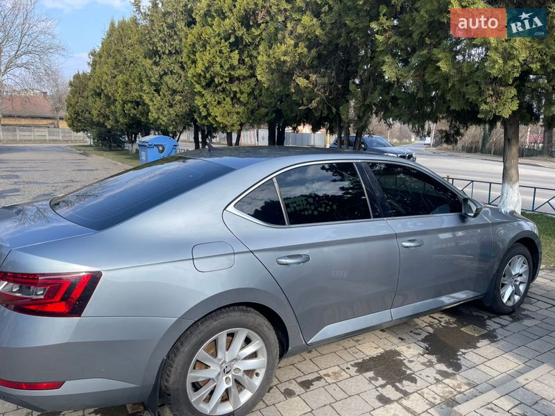 Лифтбек Skoda Superb 2017 в Ужгороде