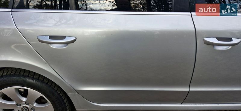 Універсал Skoda Superb 2011 в Дрогобичі