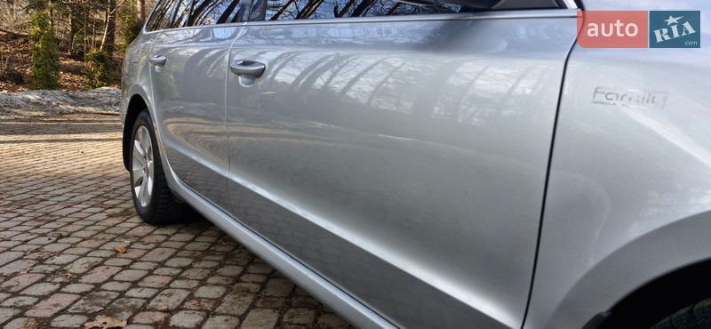 Універсал Skoda Superb 2011 в Дрогобичі