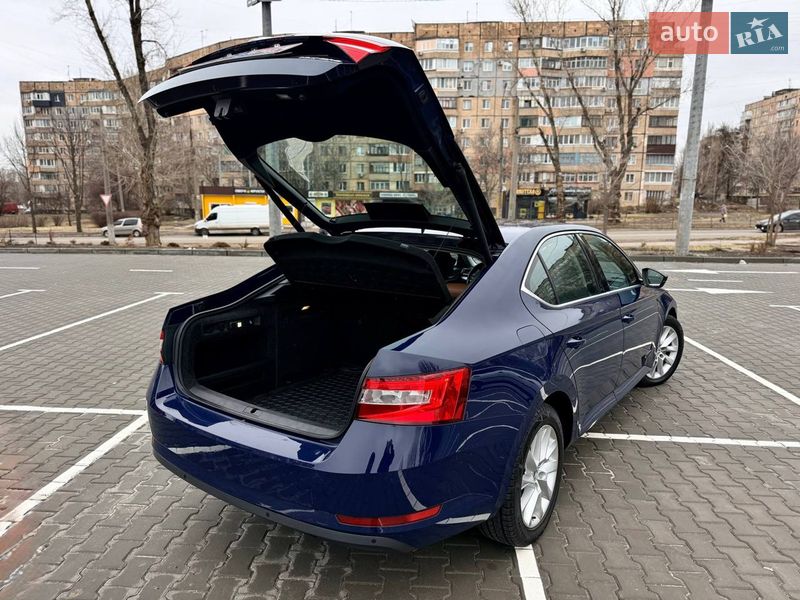Лифтбек Skoda Superb 2015 в Кривом Роге