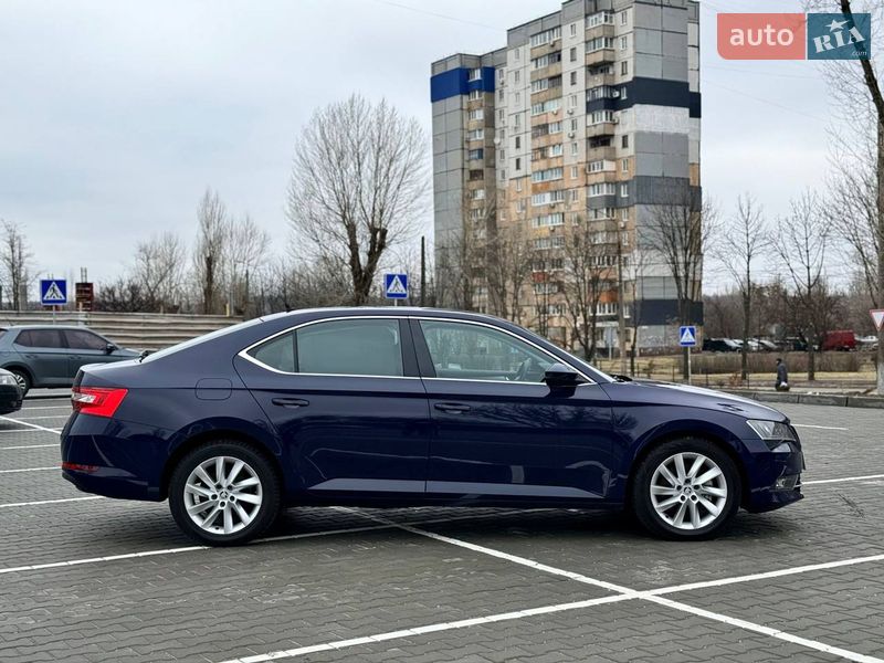 Лифтбек Skoda Superb 2015 в Кривом Роге