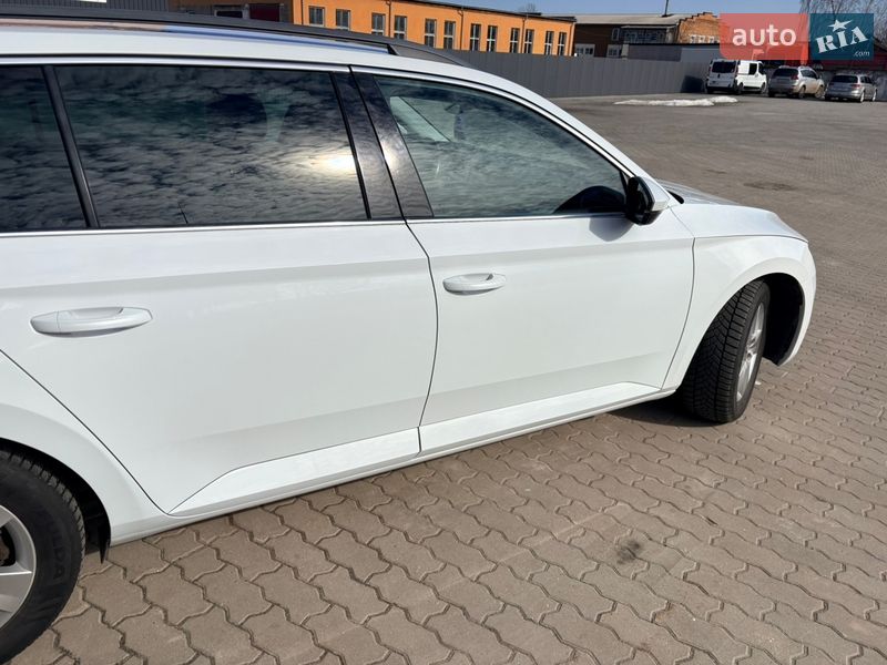 Универсал Skoda Superb 2017 в Нововолынске