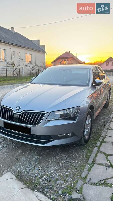 Лифтбек Skoda Superb 2015 в Мукачево