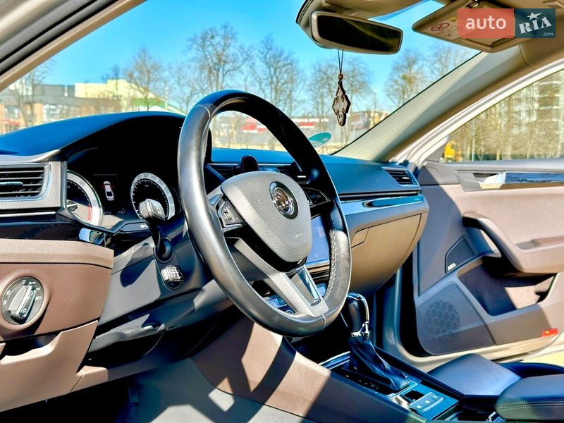 Лифтбек Skoda Superb 2015 в Ивано-Франковске