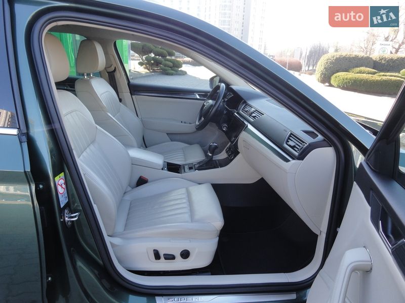 Універсал Skoda Superb 2020 в Луцьку