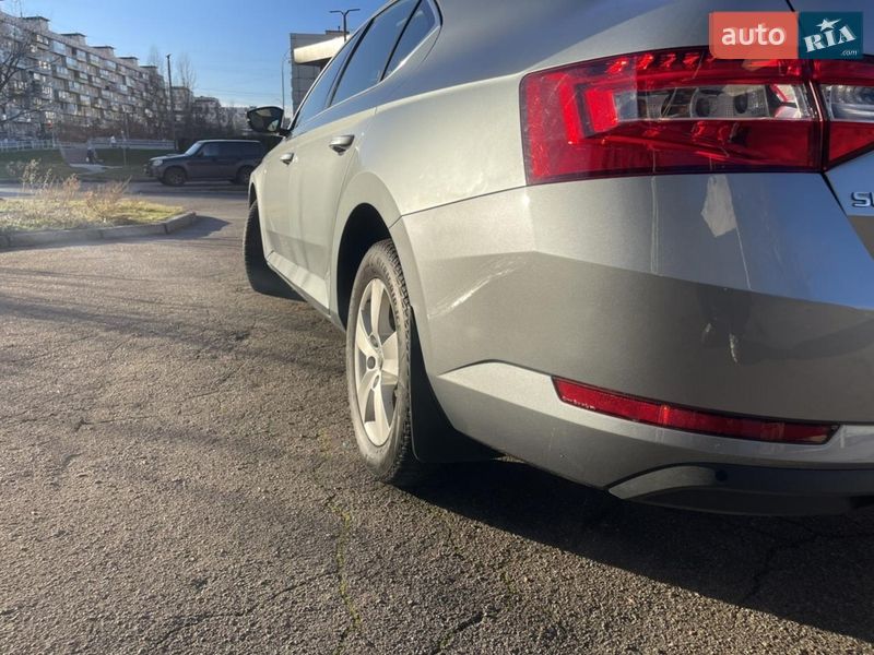 Лифтбек Skoda Superb 2019 в Киеве