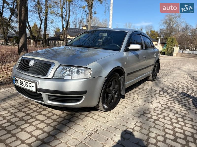 Лифтбек Skoda Superb 2003 в Жовкве