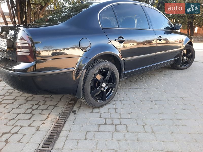 Лифтбек Skoda Superb 2006 в Рахове