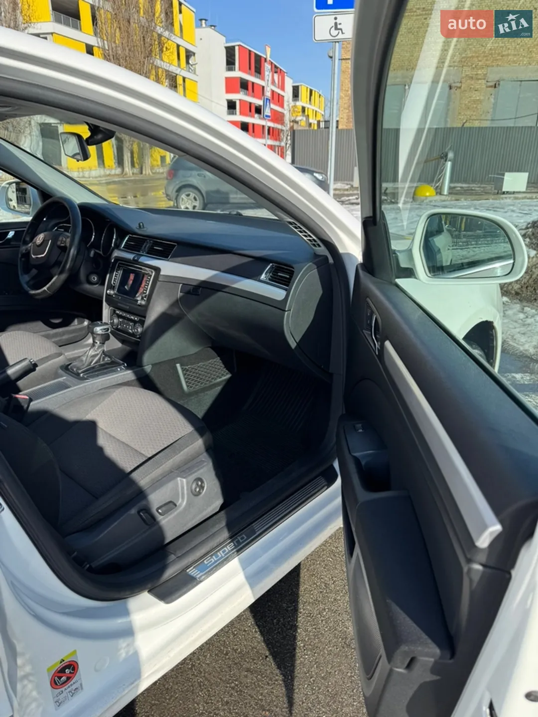 2010 Skoda Superb - мініатюра 22
