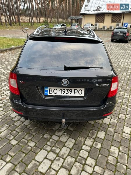 Універсал Skoda Superb 2011 в Новояворівську