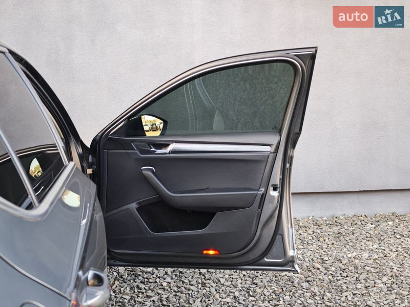 Лифтбек Skoda Superb 2022 в Луцке