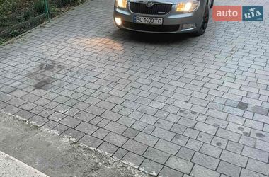 Лифтбек Skoda Superb 2012 в Жовкве