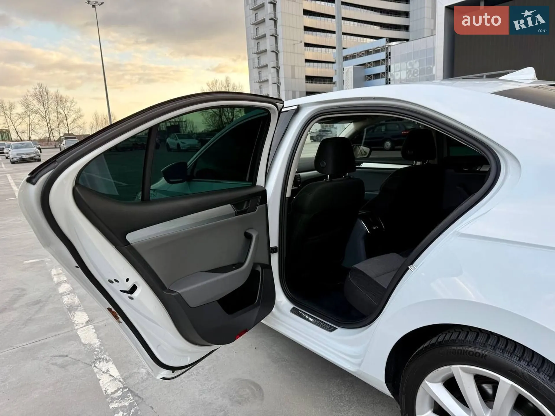2015 Skoda Superb - мініатюра 23