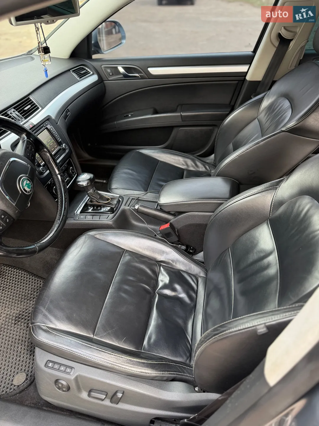 2010 Skoda Superb - мініатюра 16