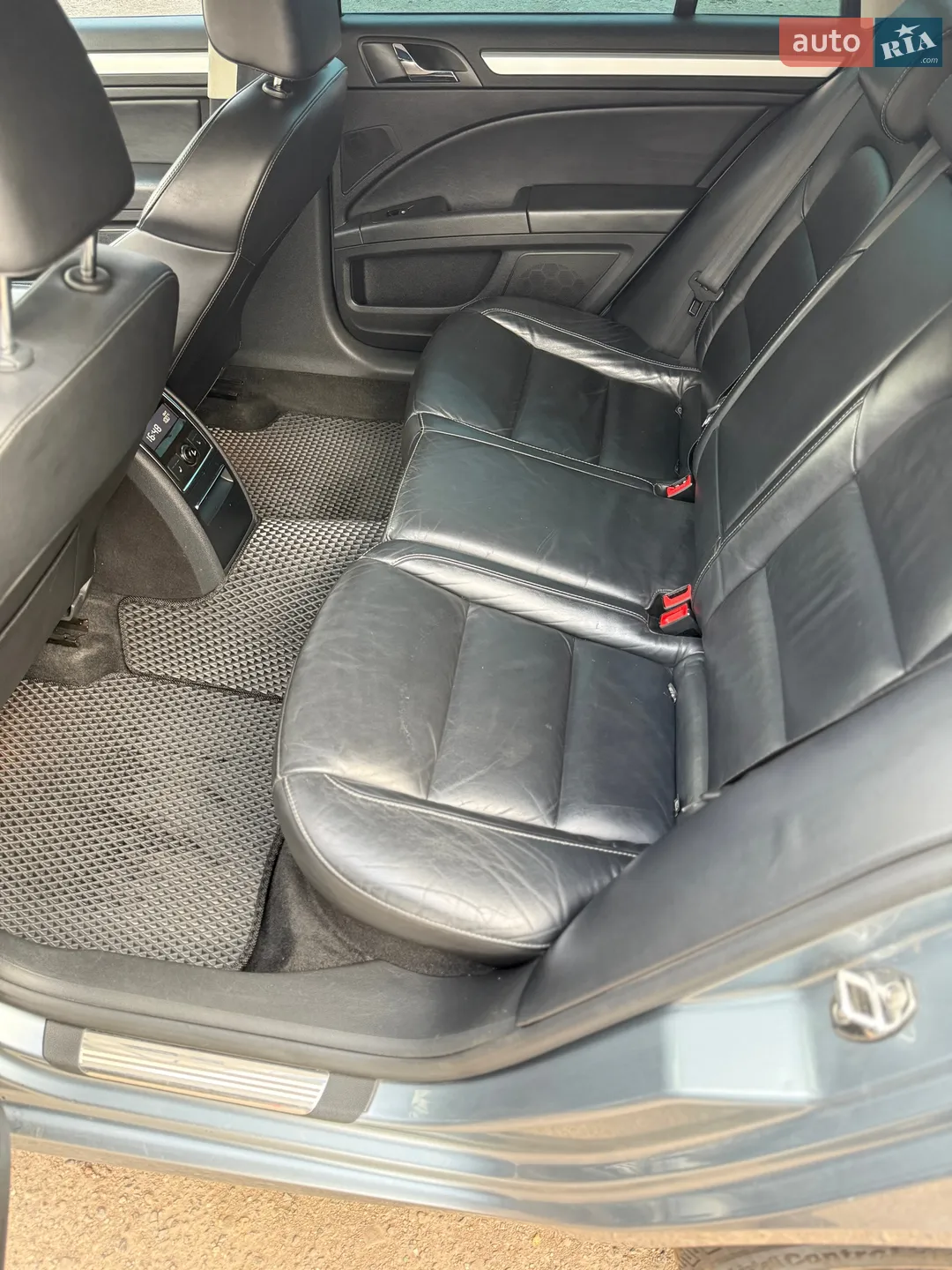 2010 Skoda Superb - мініатюра 19
