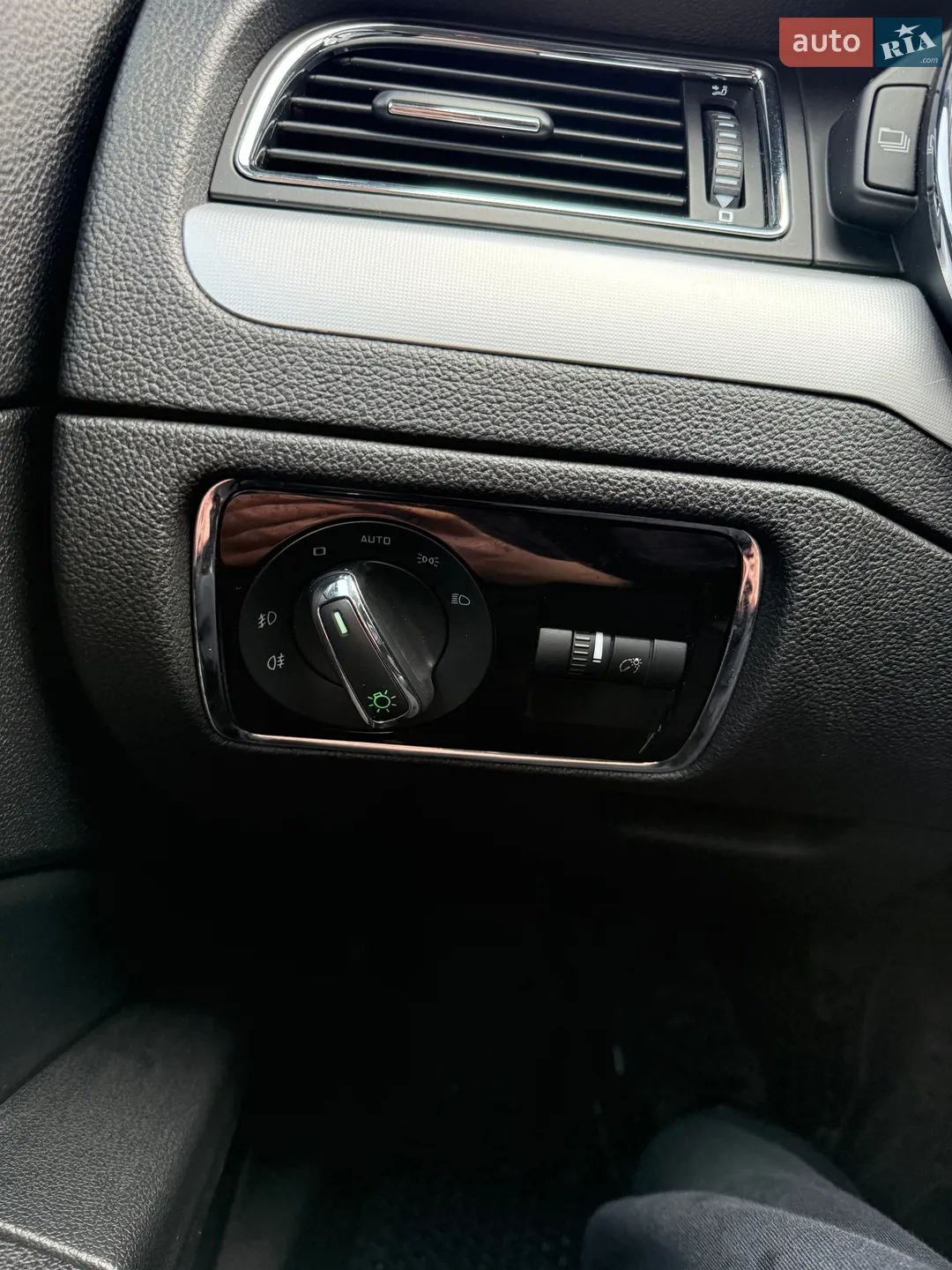 2010 Skoda Superb - мініатюра 23