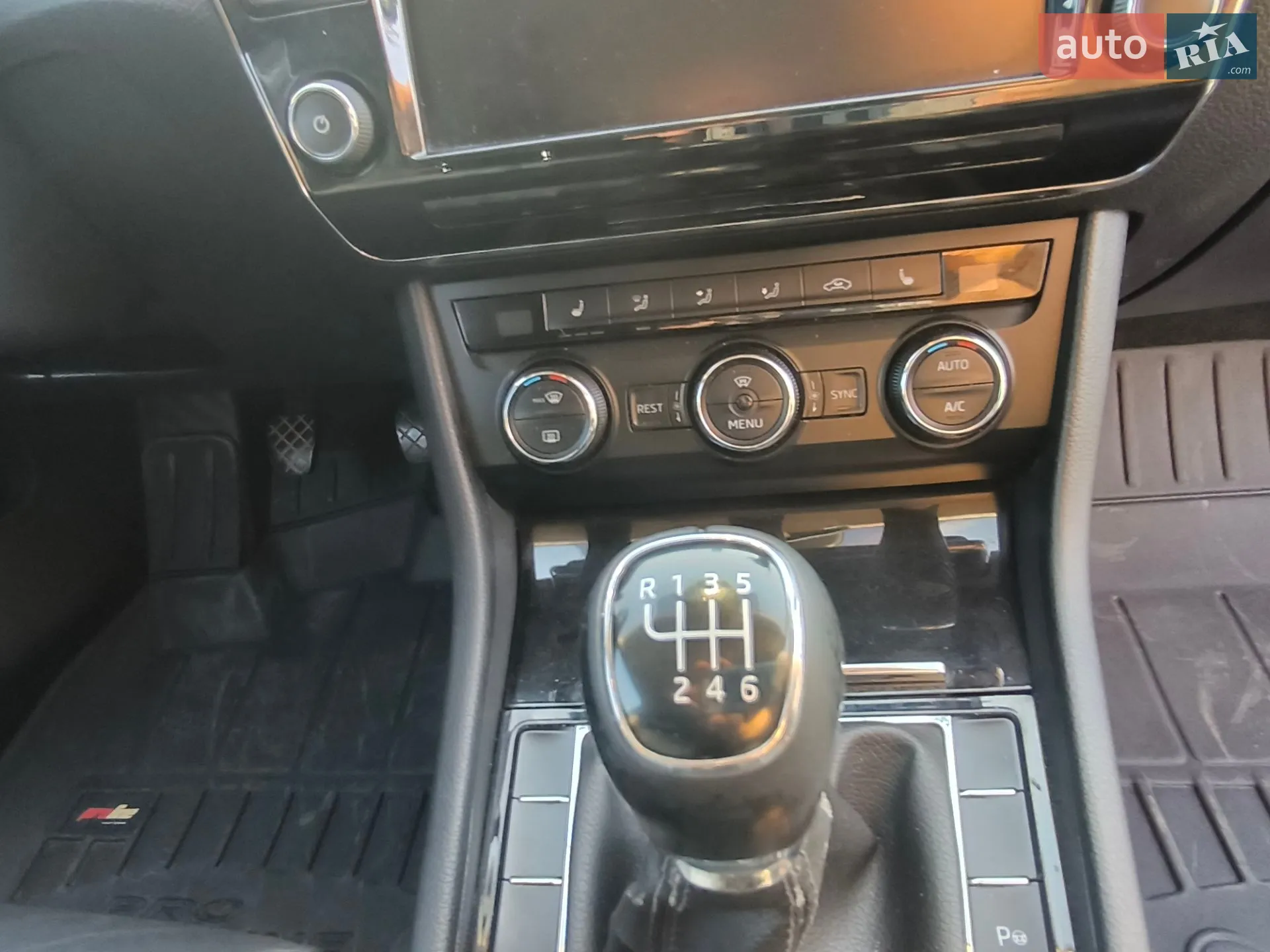 2017 Skoda Superb - мініатюра 15