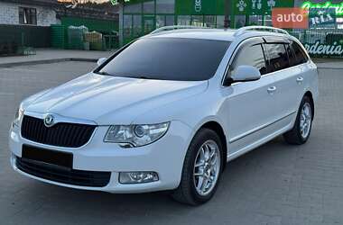 Универсал Skoda Superb 2011 в Вараше