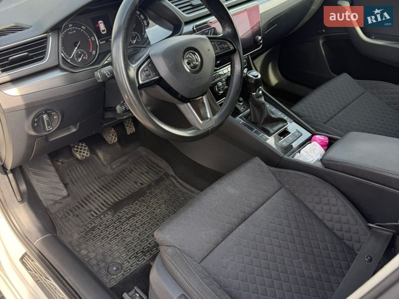 Универсал Skoda Superb 2018 в Хусте