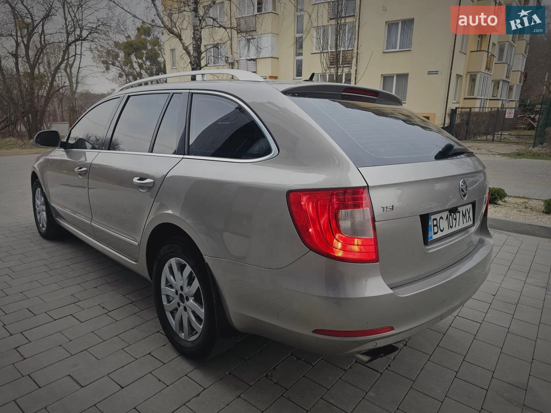 2010 Skoda Superb - мініатюра 7