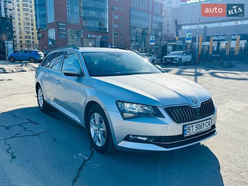 Универсал Skoda Superb 2015 в Львове фото Универсал Skoda Superb 2015 в Львове