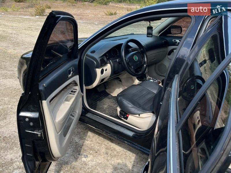 Лифтбек Skoda Superb 2004 в Луцке