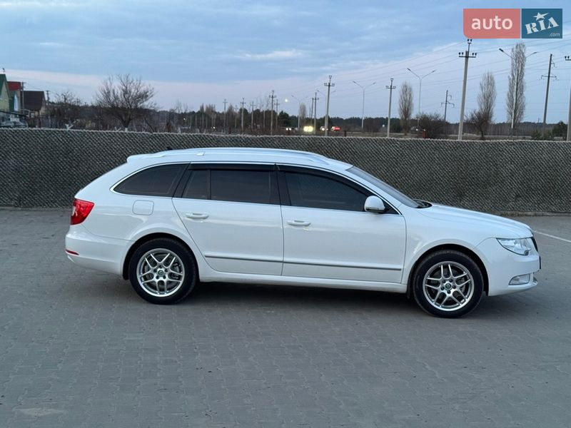 Универсал Skoda Superb 2011 в Вараше