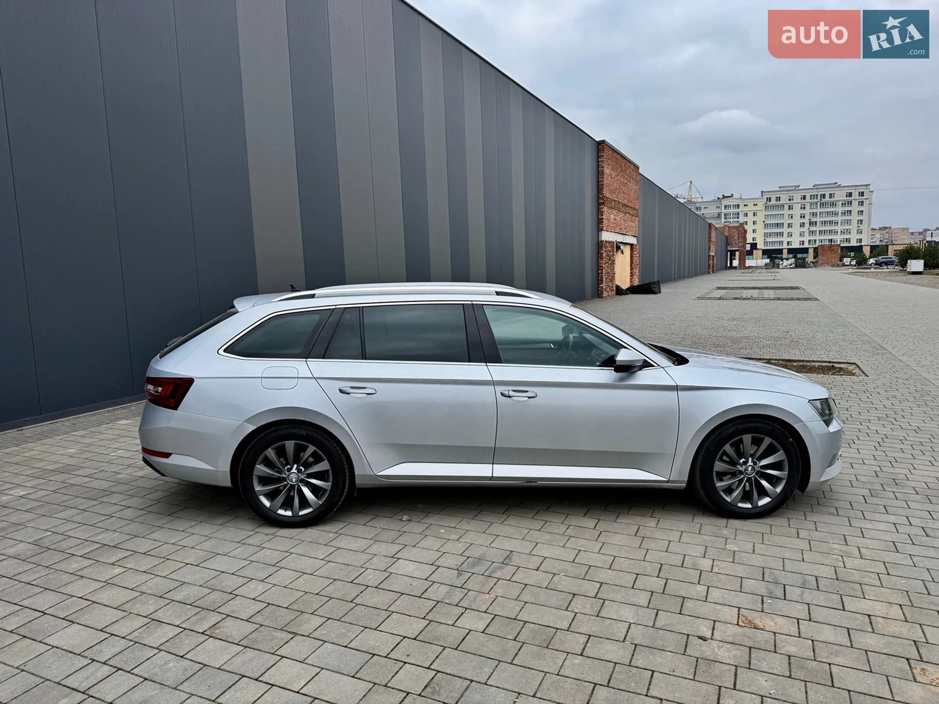 2017 Skoda Superb - мініатюра 2