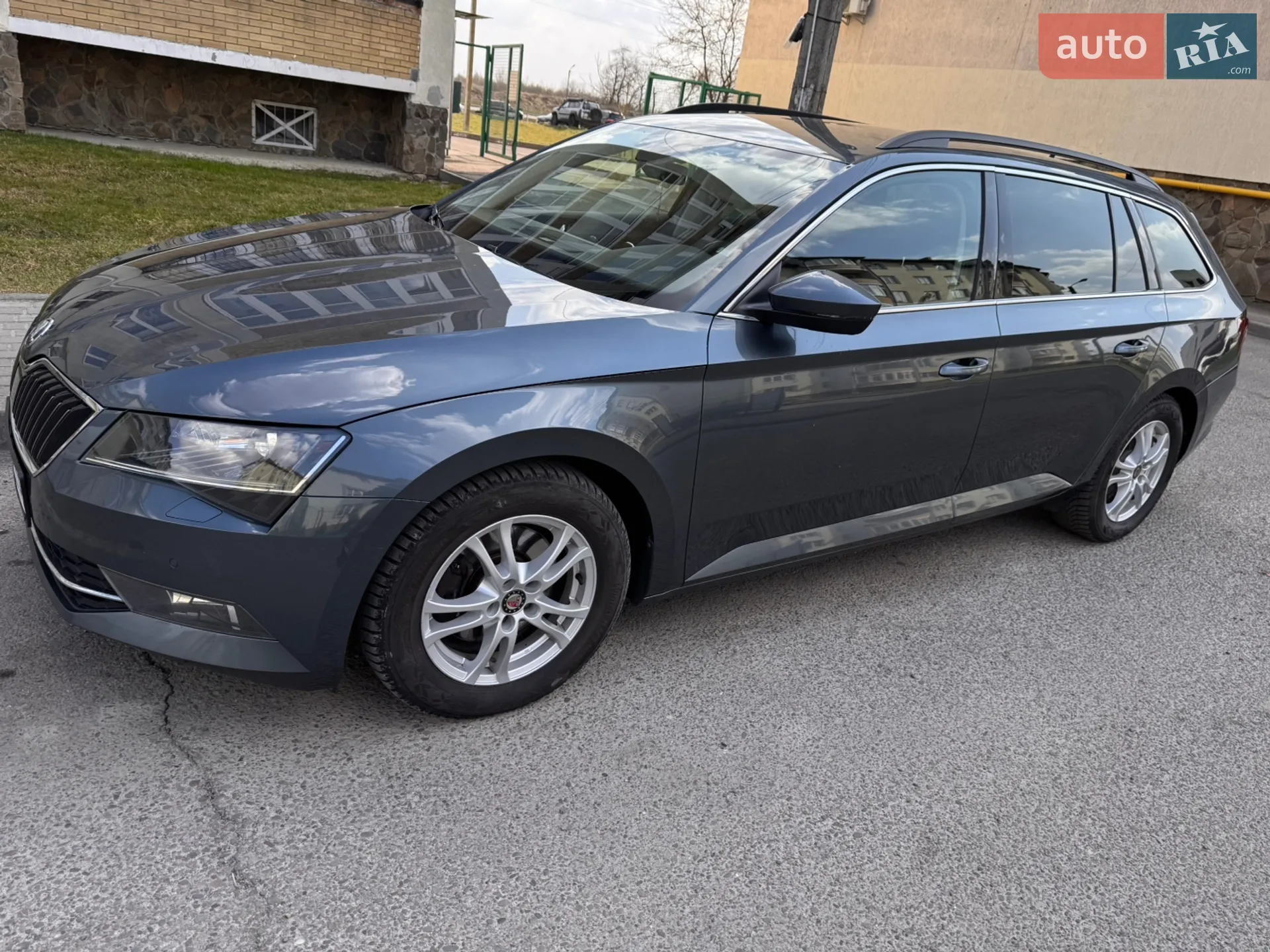 2019 Skoda Superb - мініатюра 3