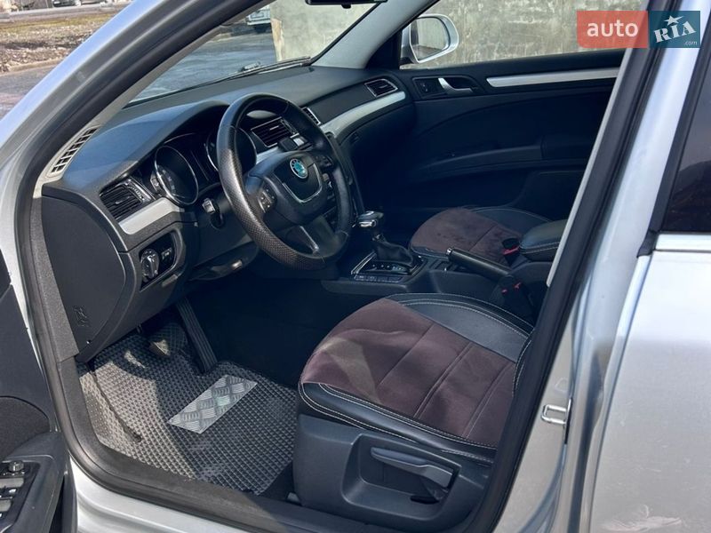 Універсал Skoda Superb 2012 в Бурштині