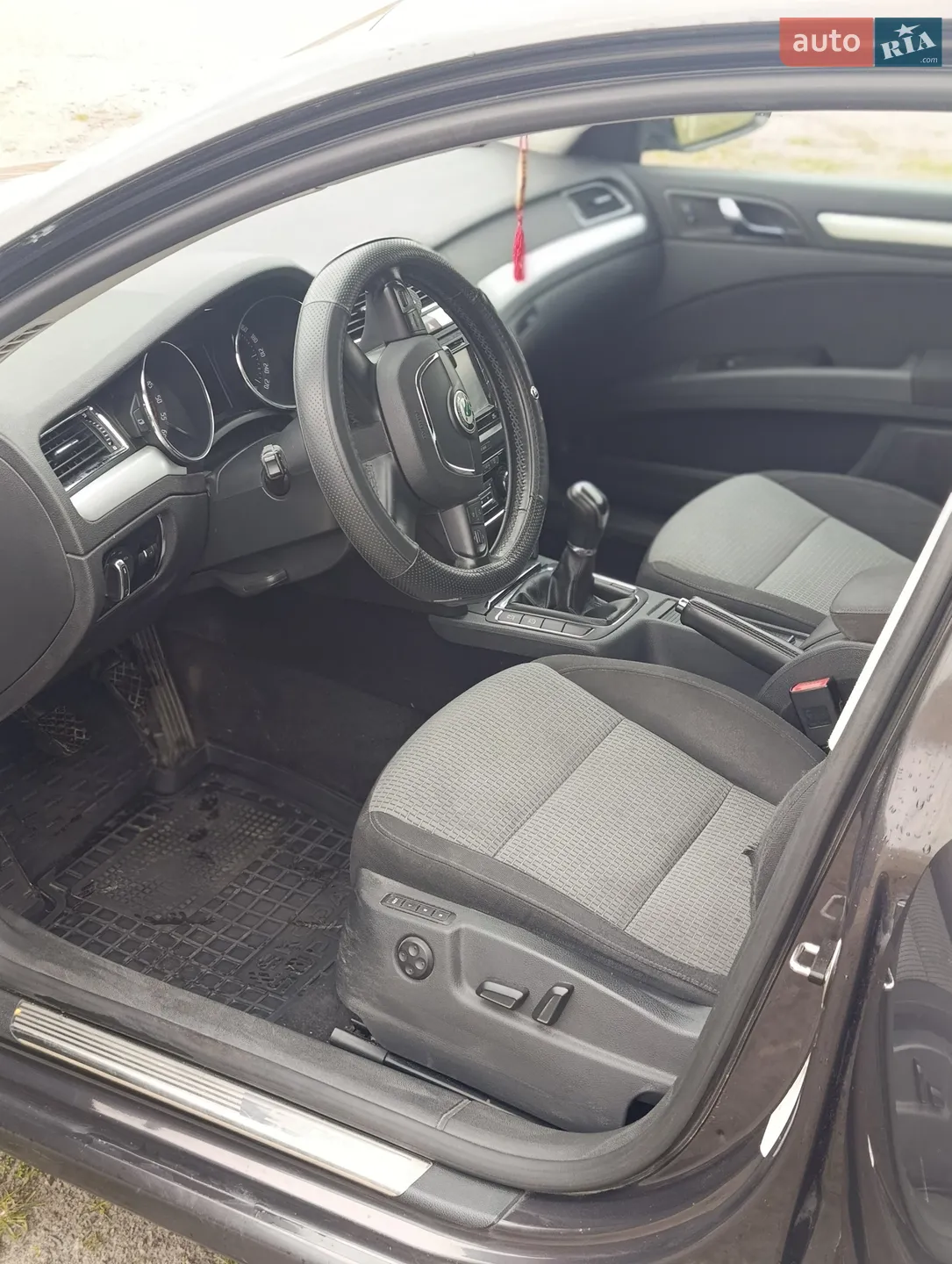 2011 Skoda Superb - мініатюра 10