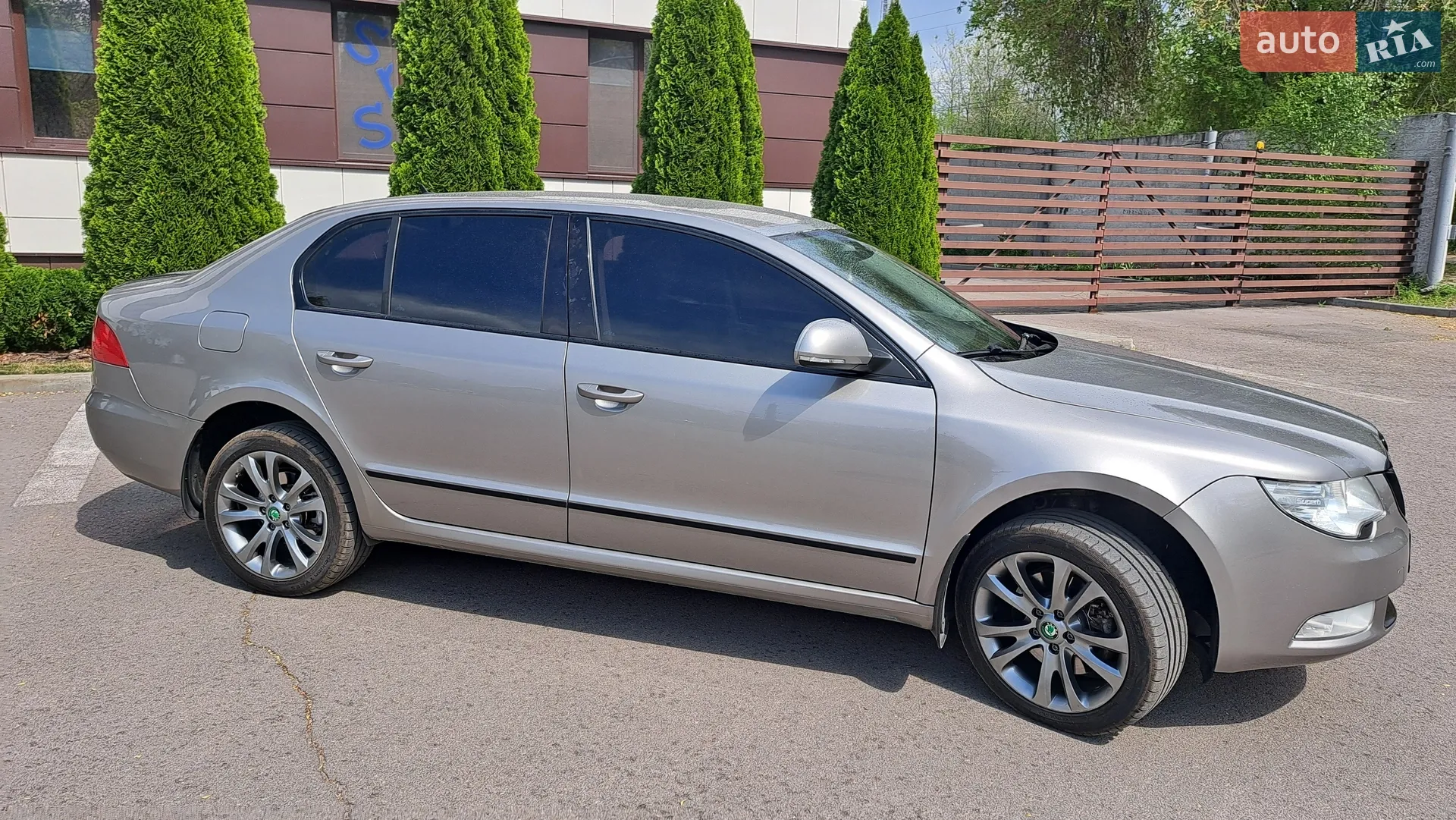 2010 Skoda Superb - мініатюра 2