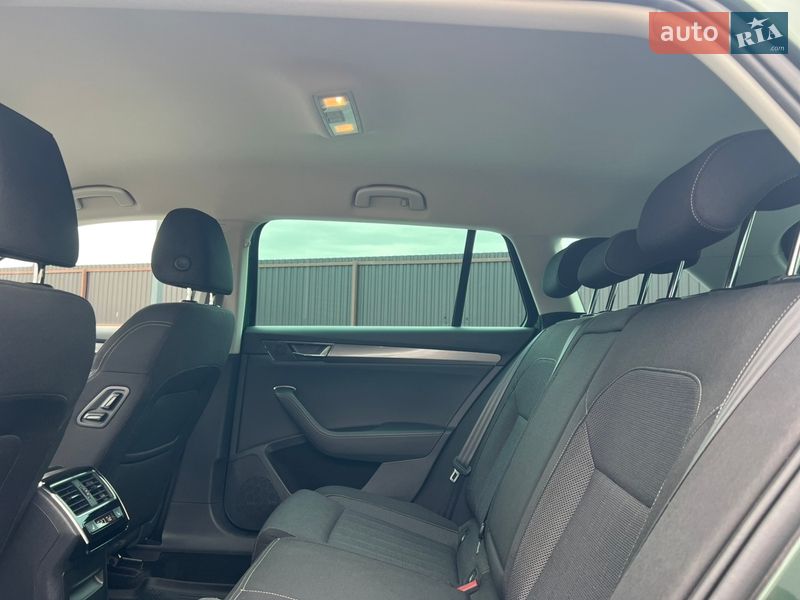 Універсал Skoda Superb 2020 в Ужгороді