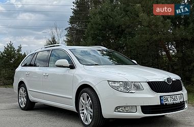 Універсал Skoda Superb 2010 в Вараші