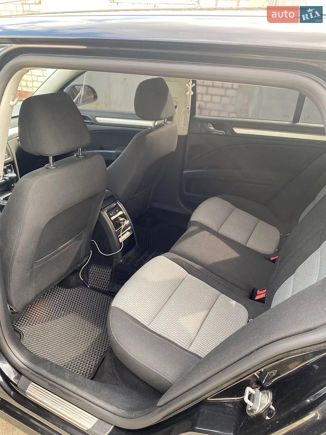 2010 Skoda Superb - мініатюра 18