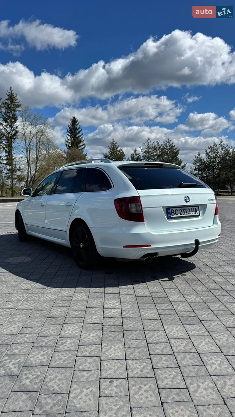 2011 Skoda Superb - мініатюра 4