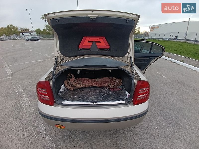 Лифтбек Skoda Superb 2005 в Заставной