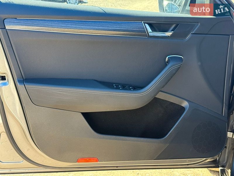 Универсал Skoda Superb 2023 в Луцке